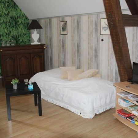 Suite Dans Les Dependances Du Chateau Agonges Exterior foto