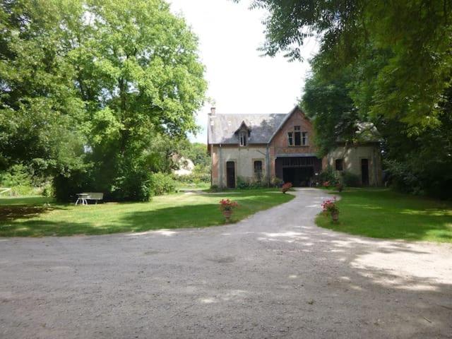 Suite Dans Les Dependances Du Chateau Agonges Exterior foto