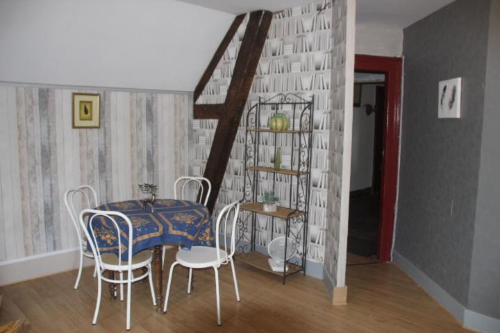 Suite Dans Les Dependances Du Chateau Agonges Exterior foto