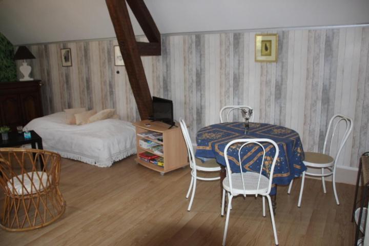 Suite Dans Les Dependances Du Chateau Agonges Exterior foto